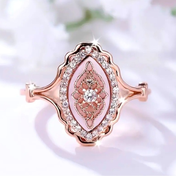 Jewelry - Women's Vintage-Style Ring